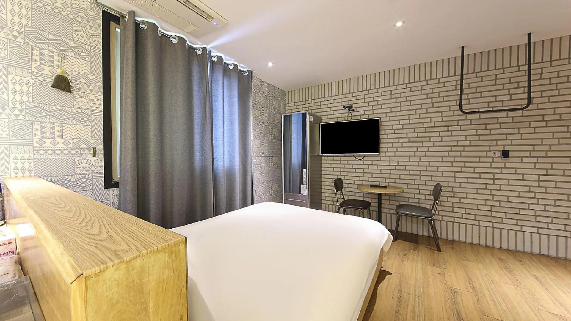 Ignis Hotel Busan 2*,